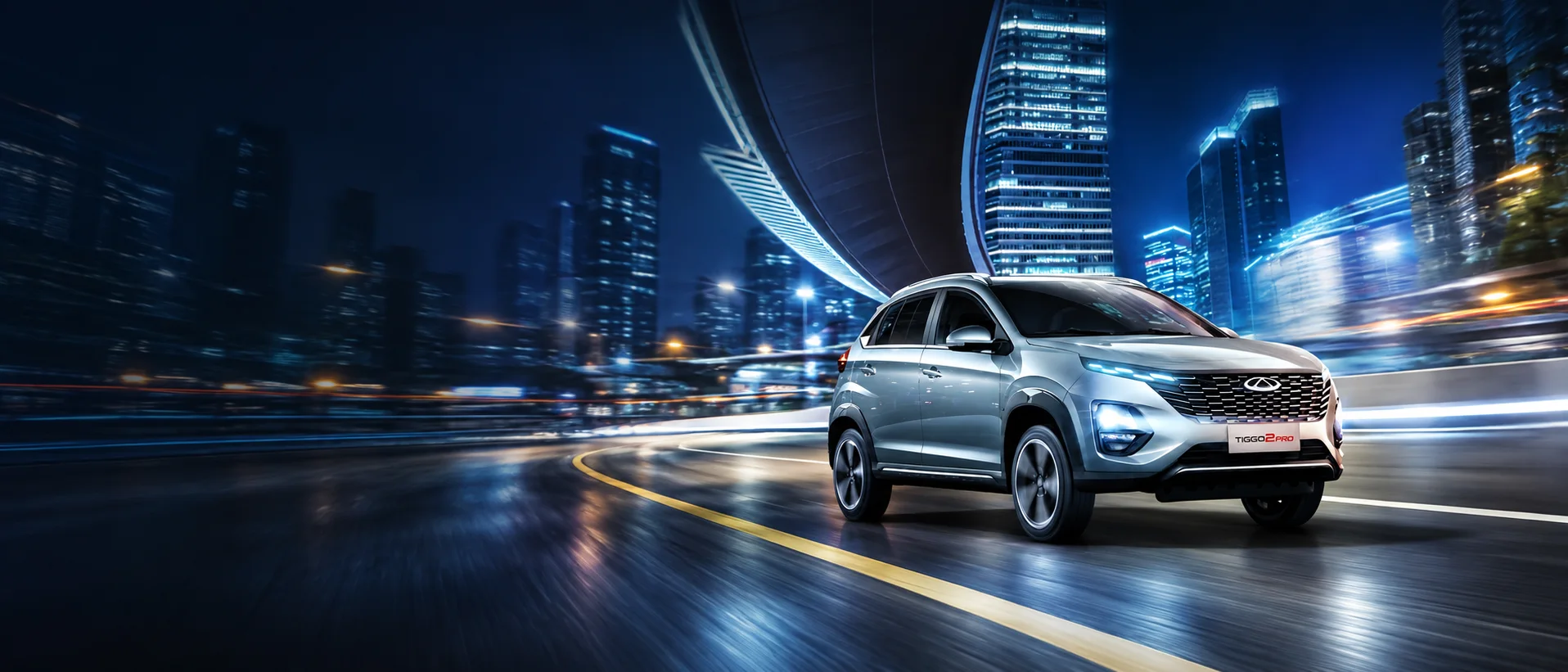 CHERY Tiggo 2 — шөнийн хотын гэрэлт зам дээр